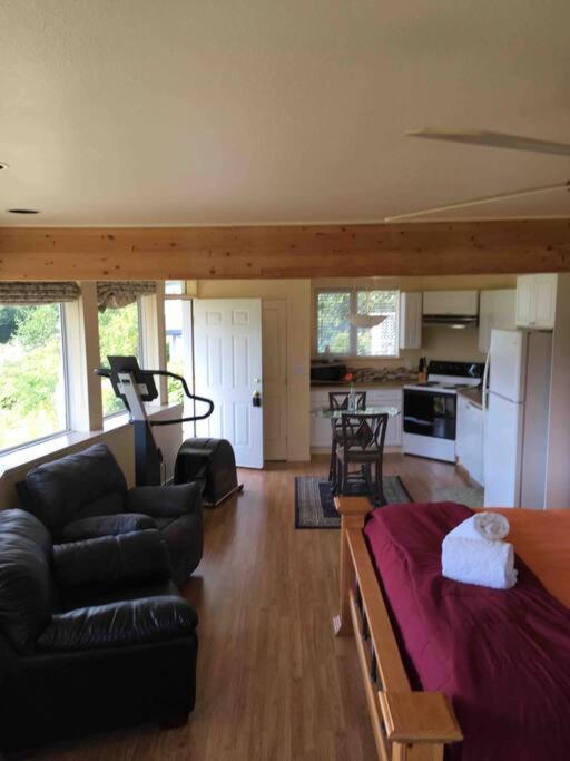 Kelli Creek Cottage - Reduced Price On Tours Juneau Room photo